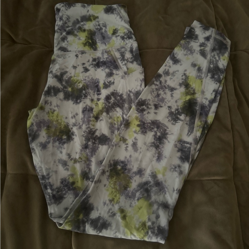 Woman’s lululemon align HR tights with pockets